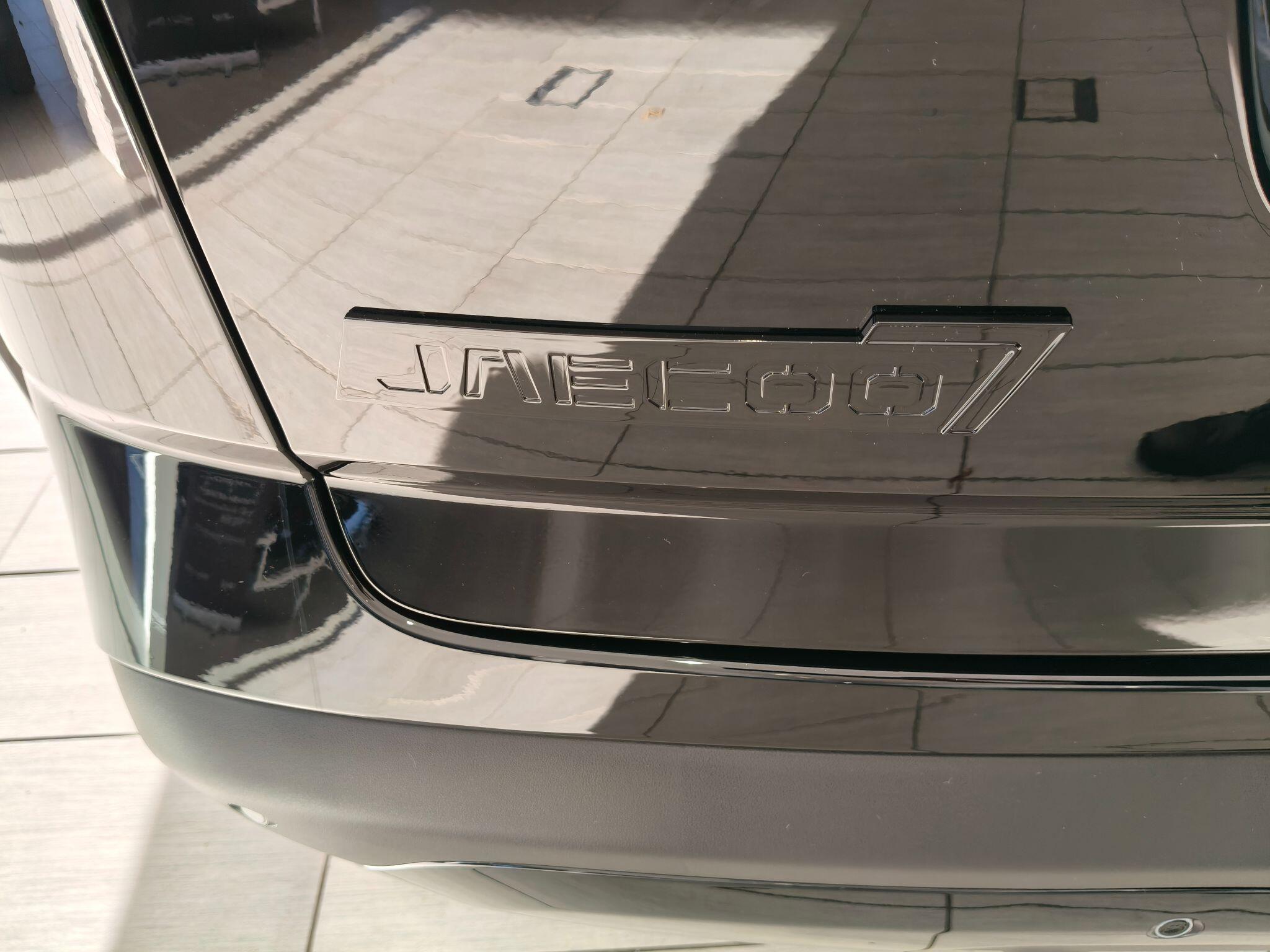 Large vehicle image